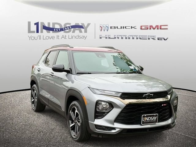 2023 Chevrolet Trailblazer RS in Sterling Gray Metallic — front three-quarter view