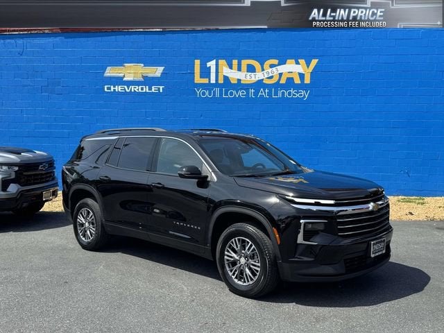 2025 Chevrolet Traverse LT in Mosaic Black Metallic — front three-quarter view